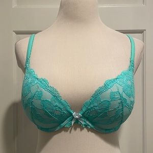 Victoria’s Secret Push Up Bra {34D}